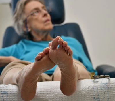 Geriatric Foot Health Assessment For Fall Prevention: Yog vim li cas 3D Foot Scanning yog qhov ts...