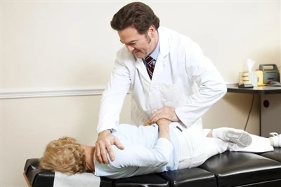 Chiropractic kev saib xyuas: Ua tus thawj coj ua lag luam zoo li tus neeg ua haujlwm koom ua ke, ...